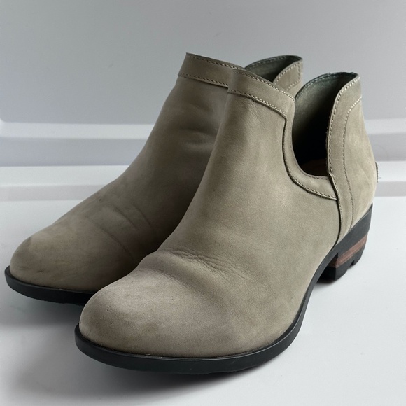SOREL Women Lolla Cut Out Bootie Oatmeal Tan Taupe Ankle Outdoor Leather 9.5 - Picture 3 of 8